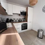 T3 Climatise Avec Wi-fi En Rez-de-jardin - - Fr-1-816-35