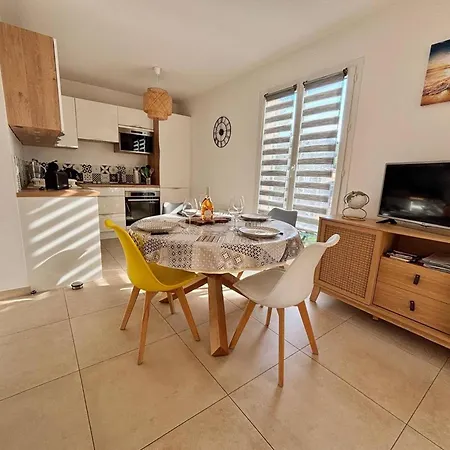 T3 Climatise Avec Wi-fi En Rez-de-jardin - - Fr-1-816-35 דירה *