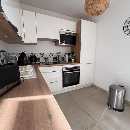 T3 Climatise Avec Wi-fi En Rez-de-jardin - - Fr-1-816-35