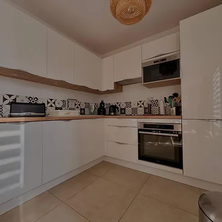 T3 Climatise Avec Wi-fi En Rez-de-jardin - - Fr-1-816-35 * Bormes-les-Mimosas
